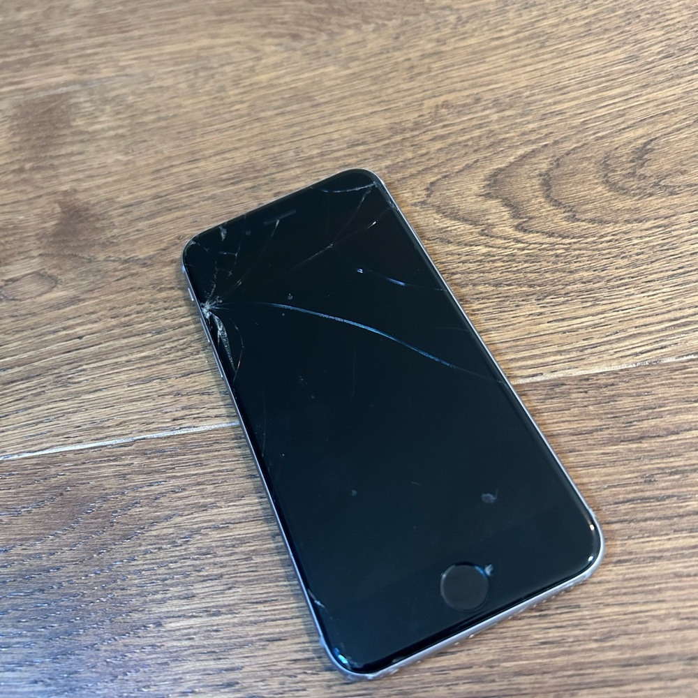 iPhone 6s cracked screen won’t hold charge